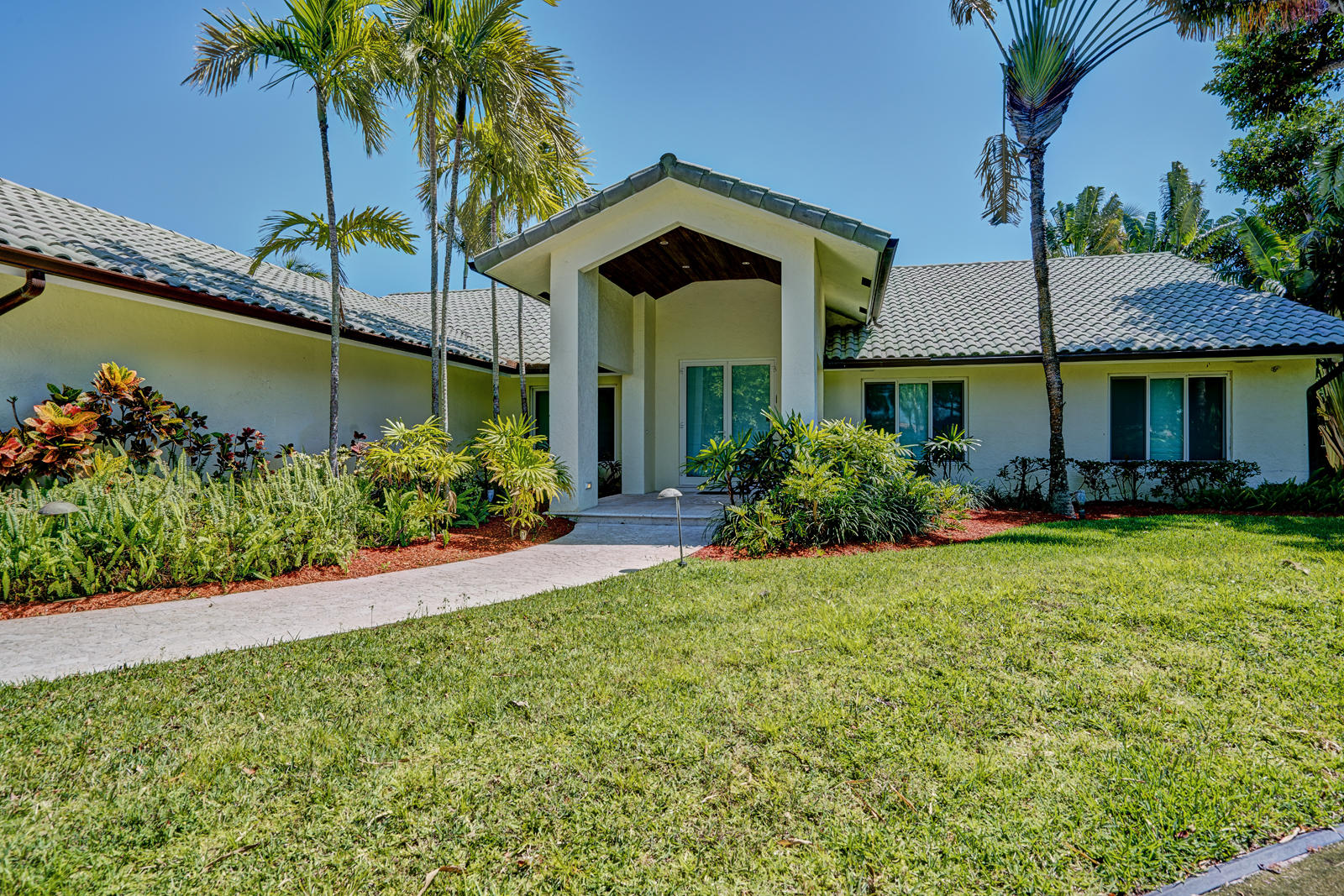 23429 Rio Del Mar Drive Boca Raton, FL 33486 - Photo 3 of 52 51