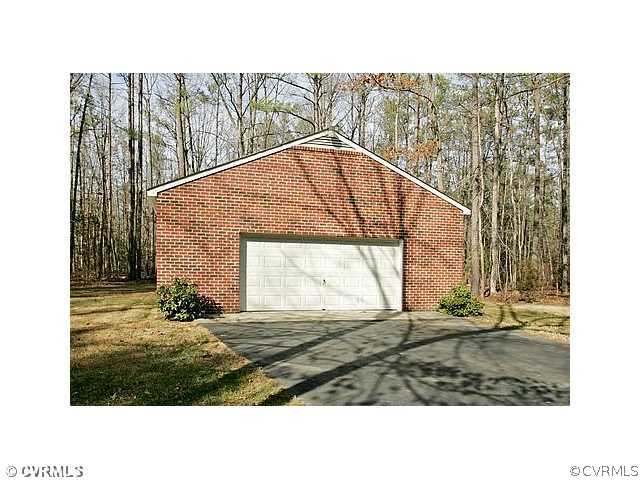 Parking Lot/Garage