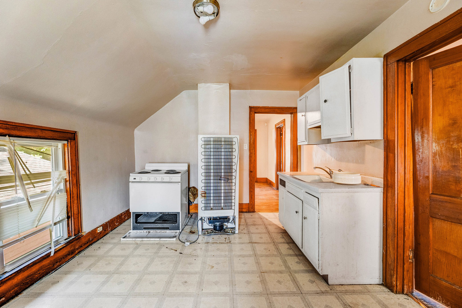 436 South 4th Avenue Kankakee, IL 60901 - Photo 6 of 32 a view of a kitchen with electric appliances
