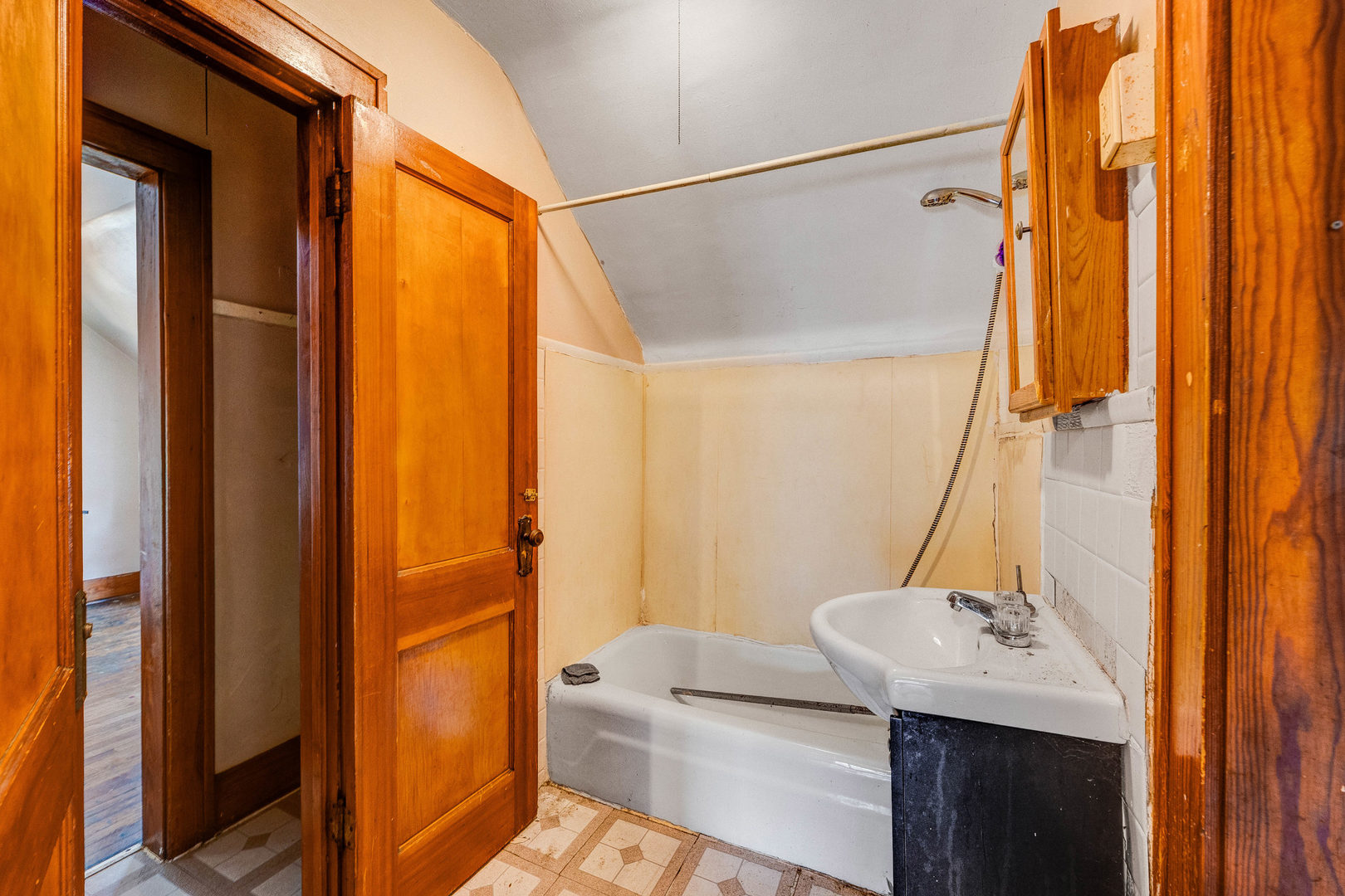 436 South 4th Avenue Kankakee, IL 60901 - Photo 7 of 32 a bathroom with a sink and mirror