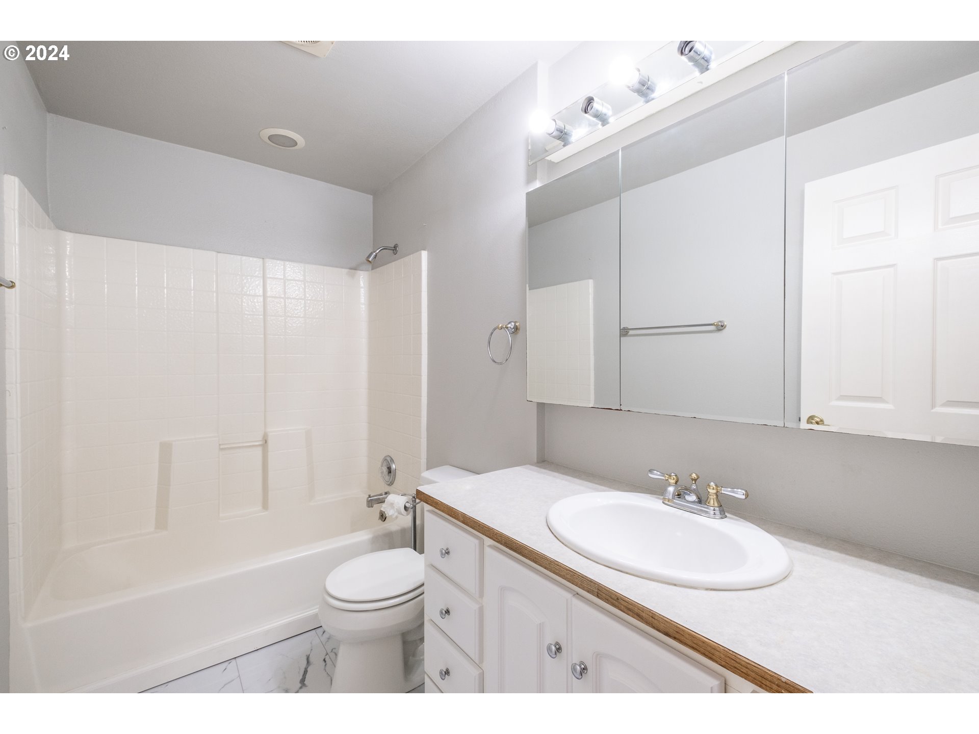 30521 Rancho Road Lebanon, OR 97355 - Photo 31 of 39 a bathroom with a sink a toilet and shower