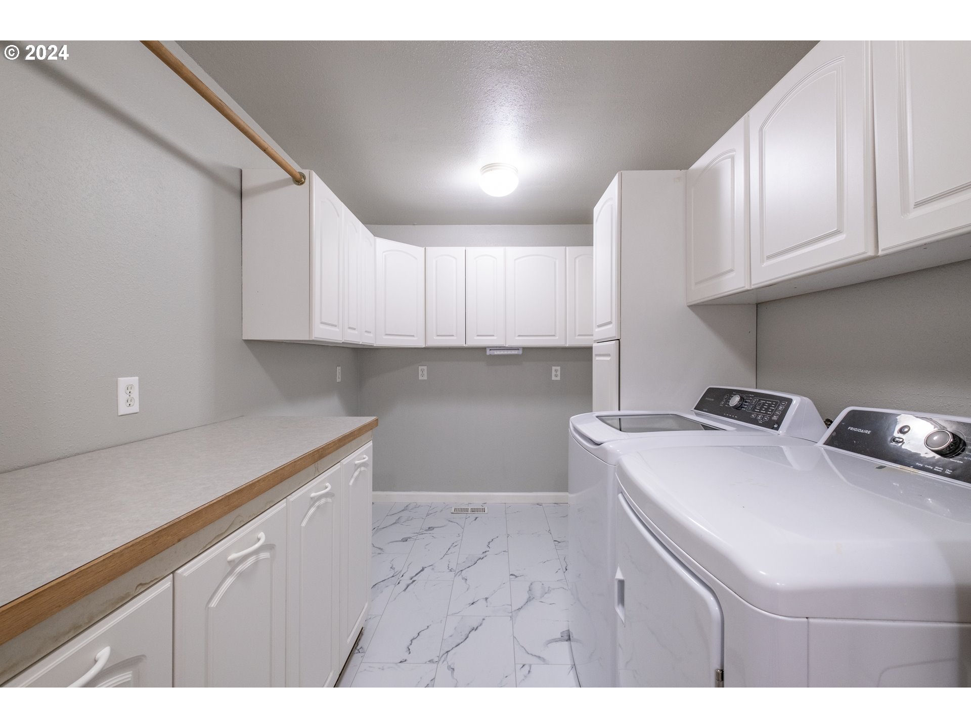 30521 Rancho Road Lebanon, OR 97355 - Photo 34 of 39 a kitchen with a sink a stove and cabinets