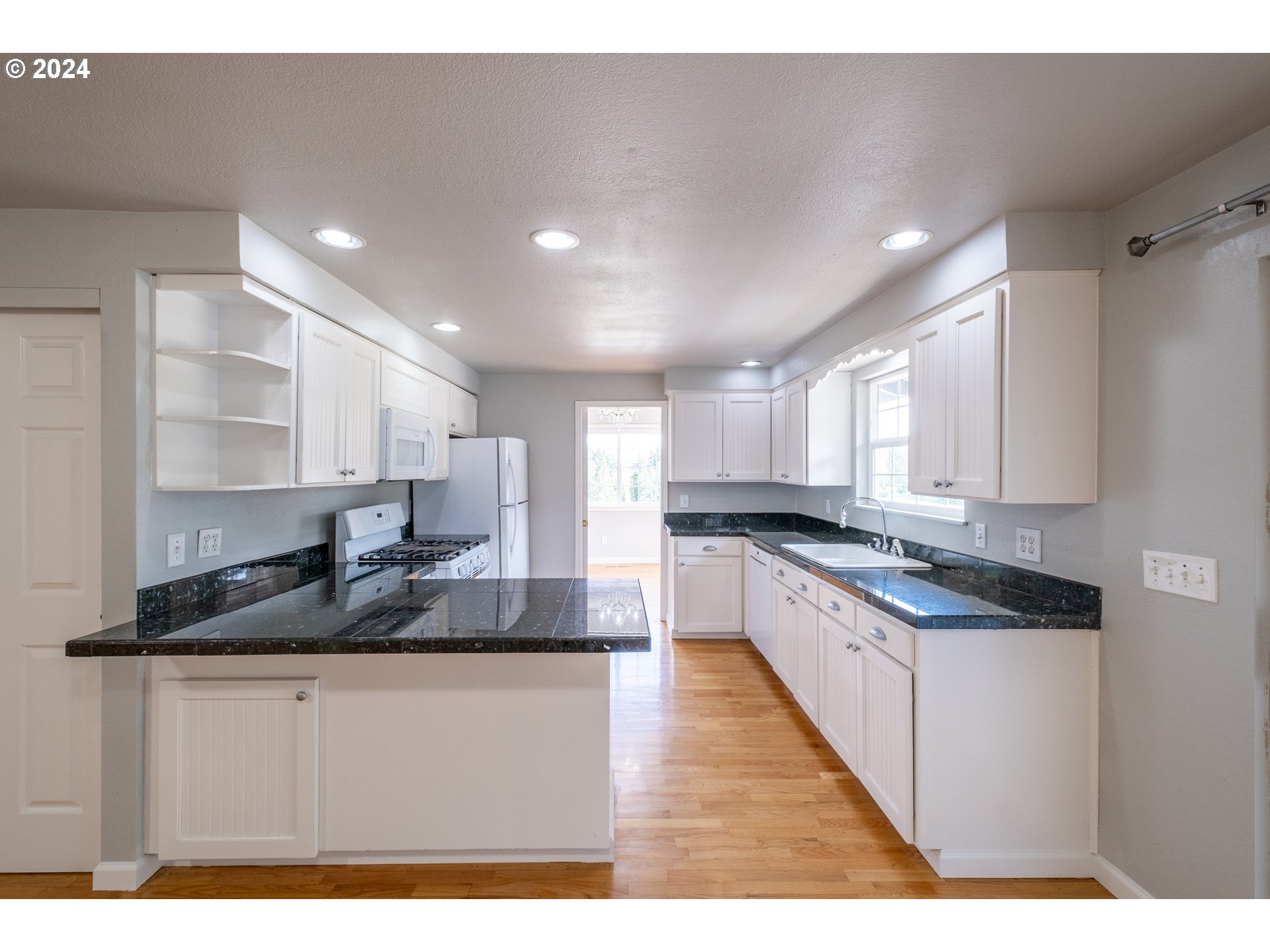 30521 Rancho Road Lebanon, OR 97355 - Photo 5 of 39 a large kitchen with a lot of counter space