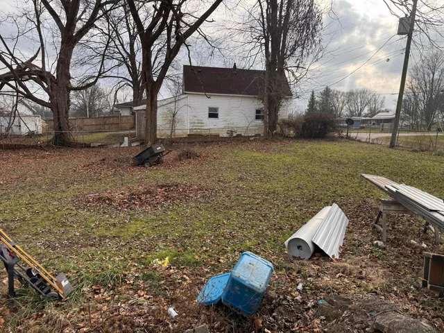 a view of backyard with trees
