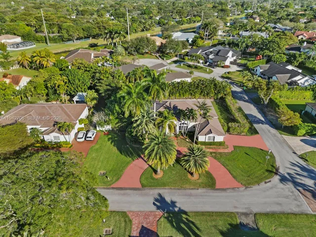 $1,449,000 | 8945 Southwest 162nd Terrace, Palmetto Bay, FL 33157