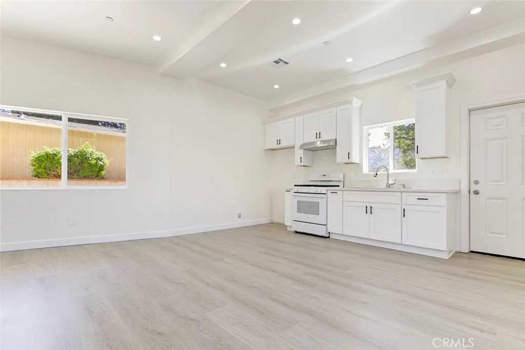 7044 Greeley Street Tujunga, CA 91042 - Photo 3 of 16 Gallery Image 3