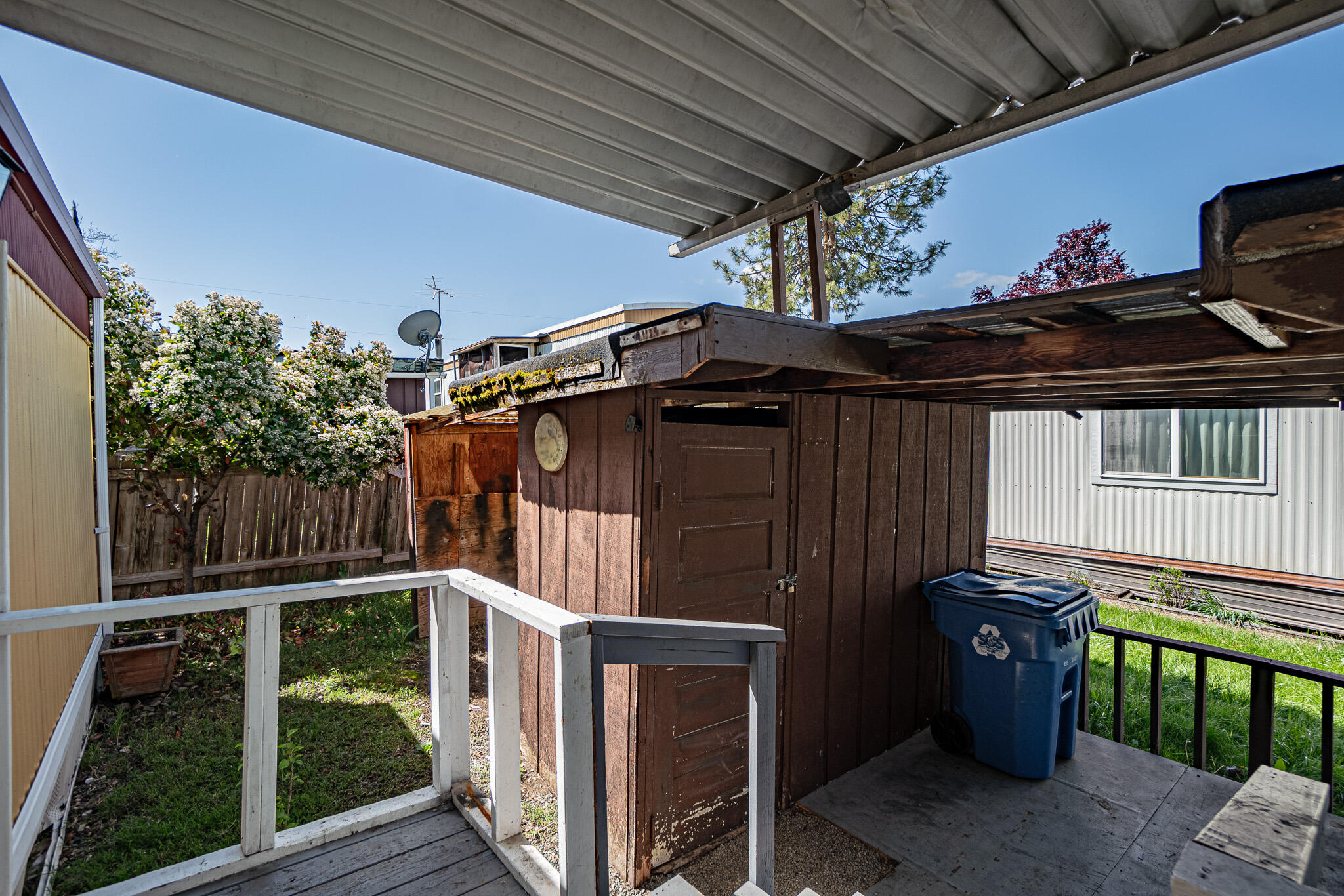 421 Stevens Road, Unit 26 Eagle Point, OR 97524 - Photo 19 of 23 a view of a garage