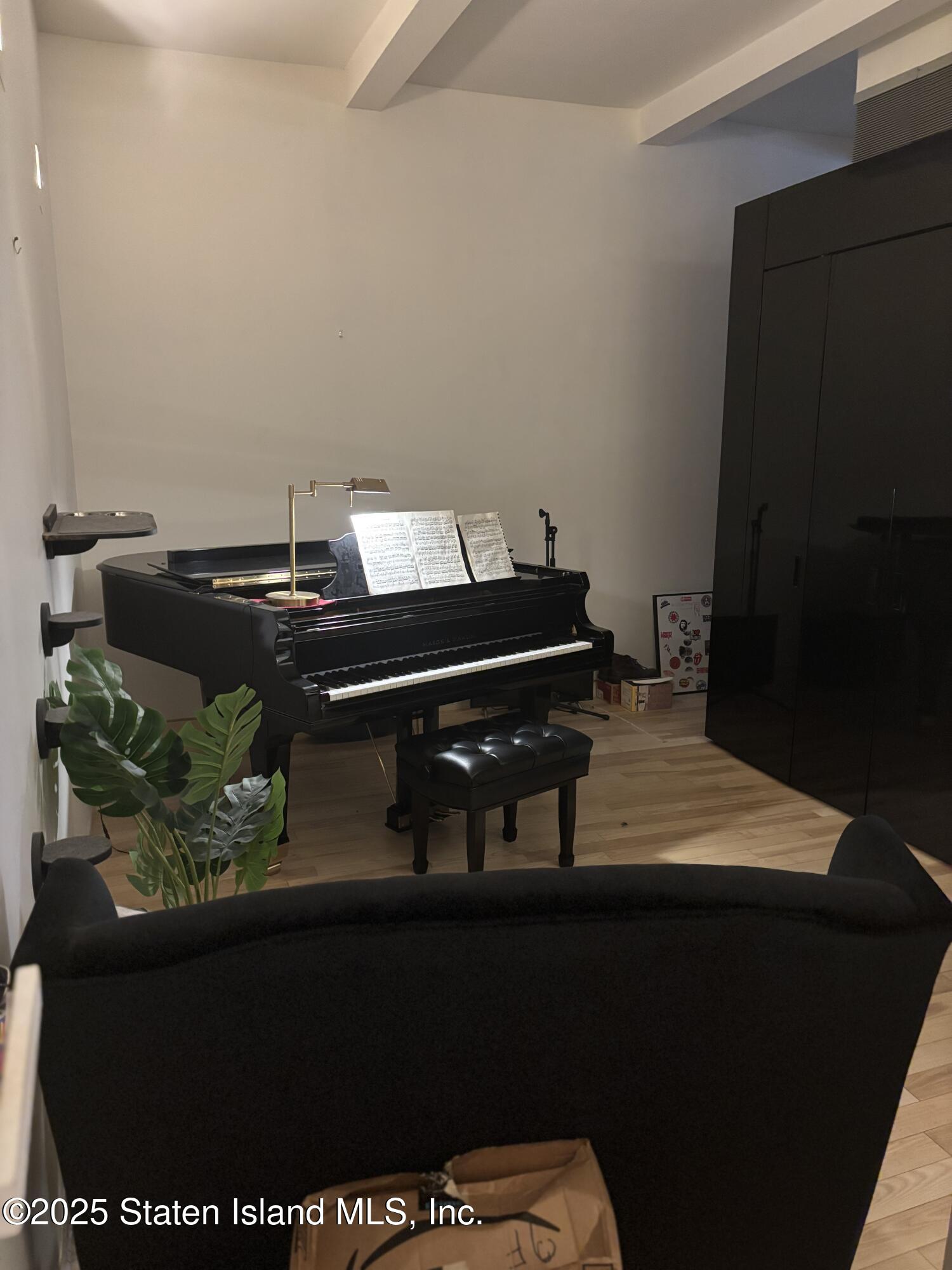 16 West 19th Street, Unit 9F Manhattan, NY 10011 - Photo 5 of 32 a view of a balcony with chairs