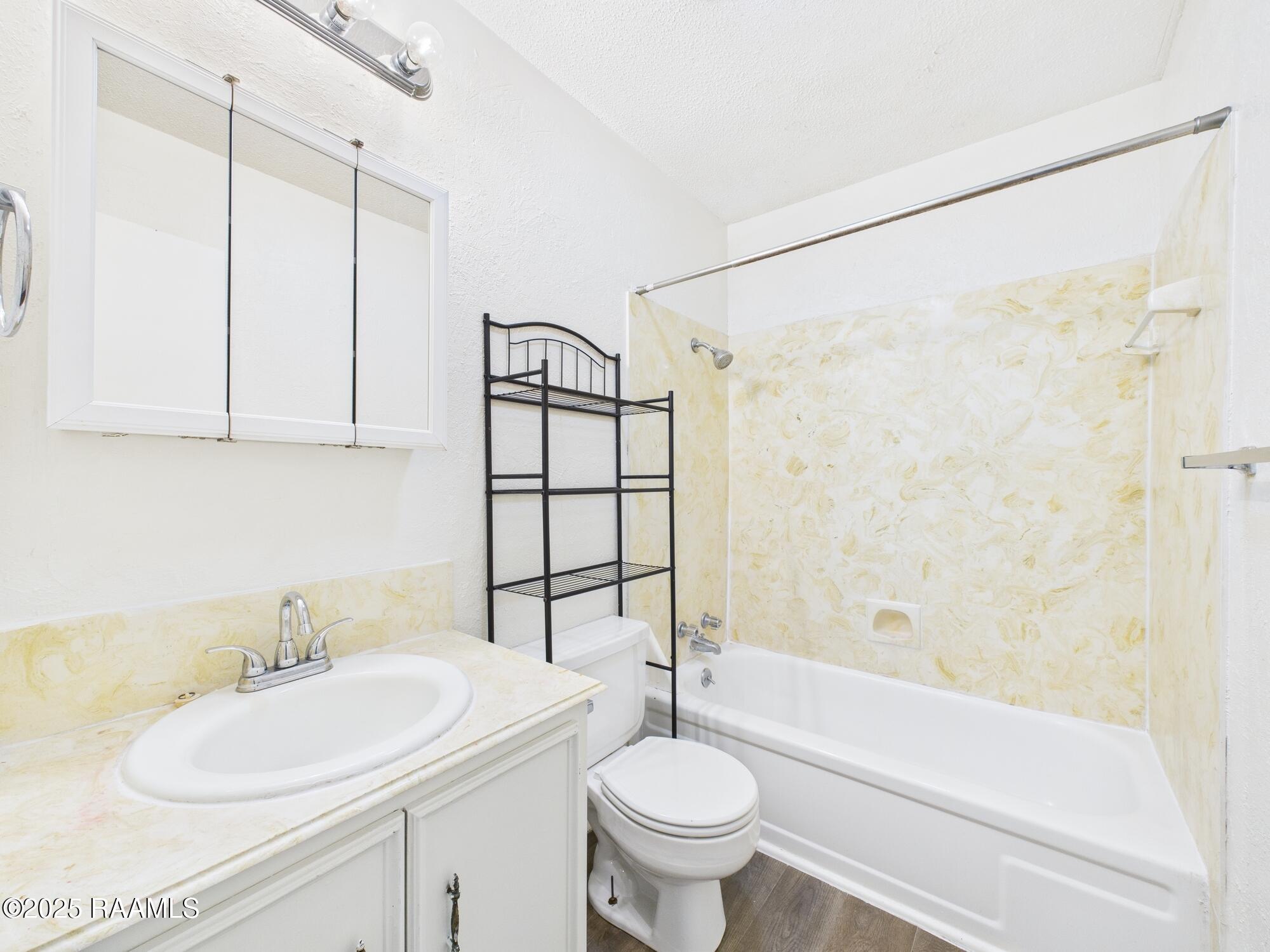 114 Country, Unit C Lafayette, LA 70508 - Photo 14 of 15 CAM04246G0-PR0175-STILL010