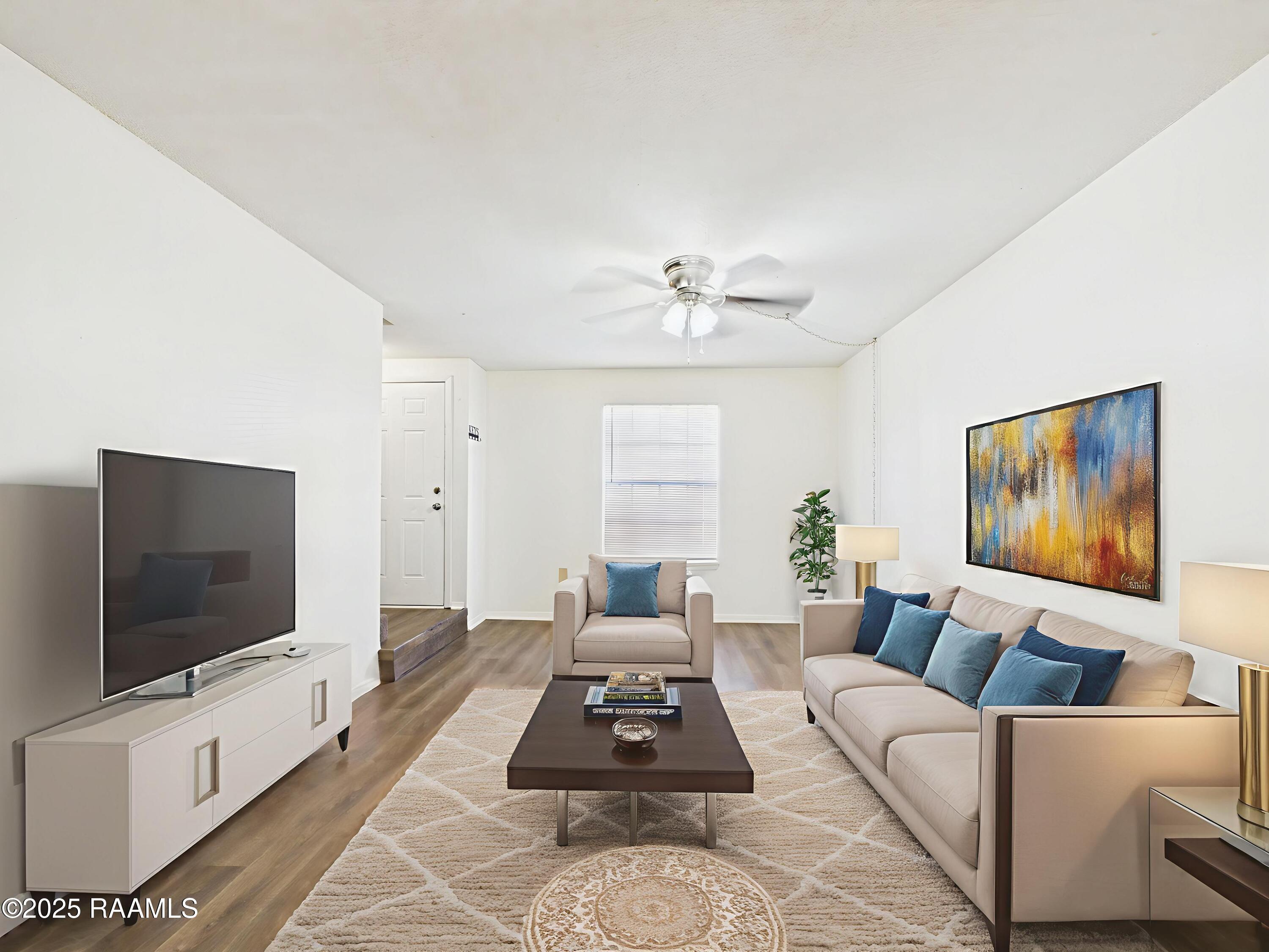 114 Country, Unit C Lafayette, LA 70508 - Photo 2 of 15 Living room (30)