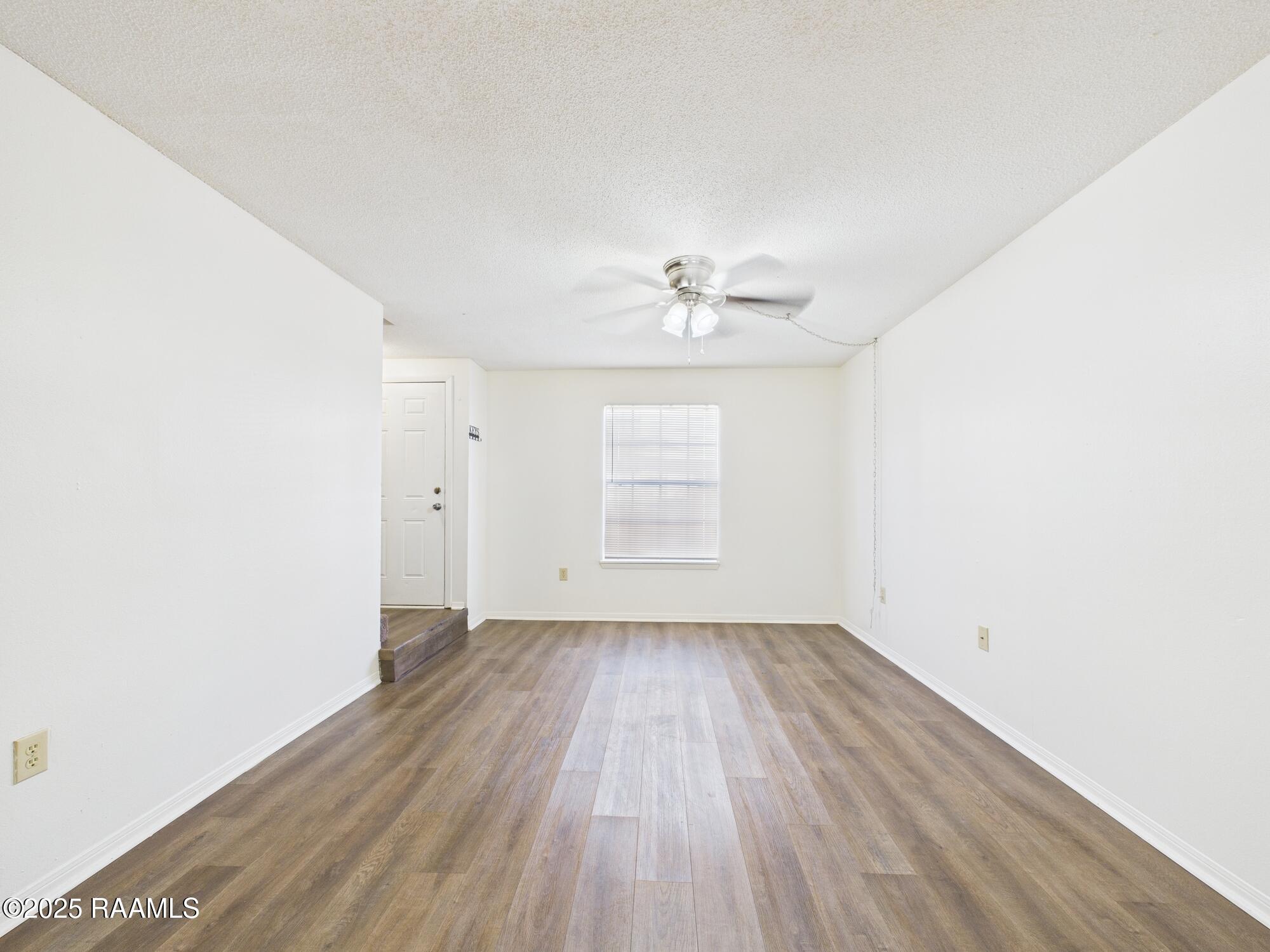 114 Country, Unit C Lafayette, LA 70508 - Photo 3 of 15 CAM04246G0-PR0175-STILL001