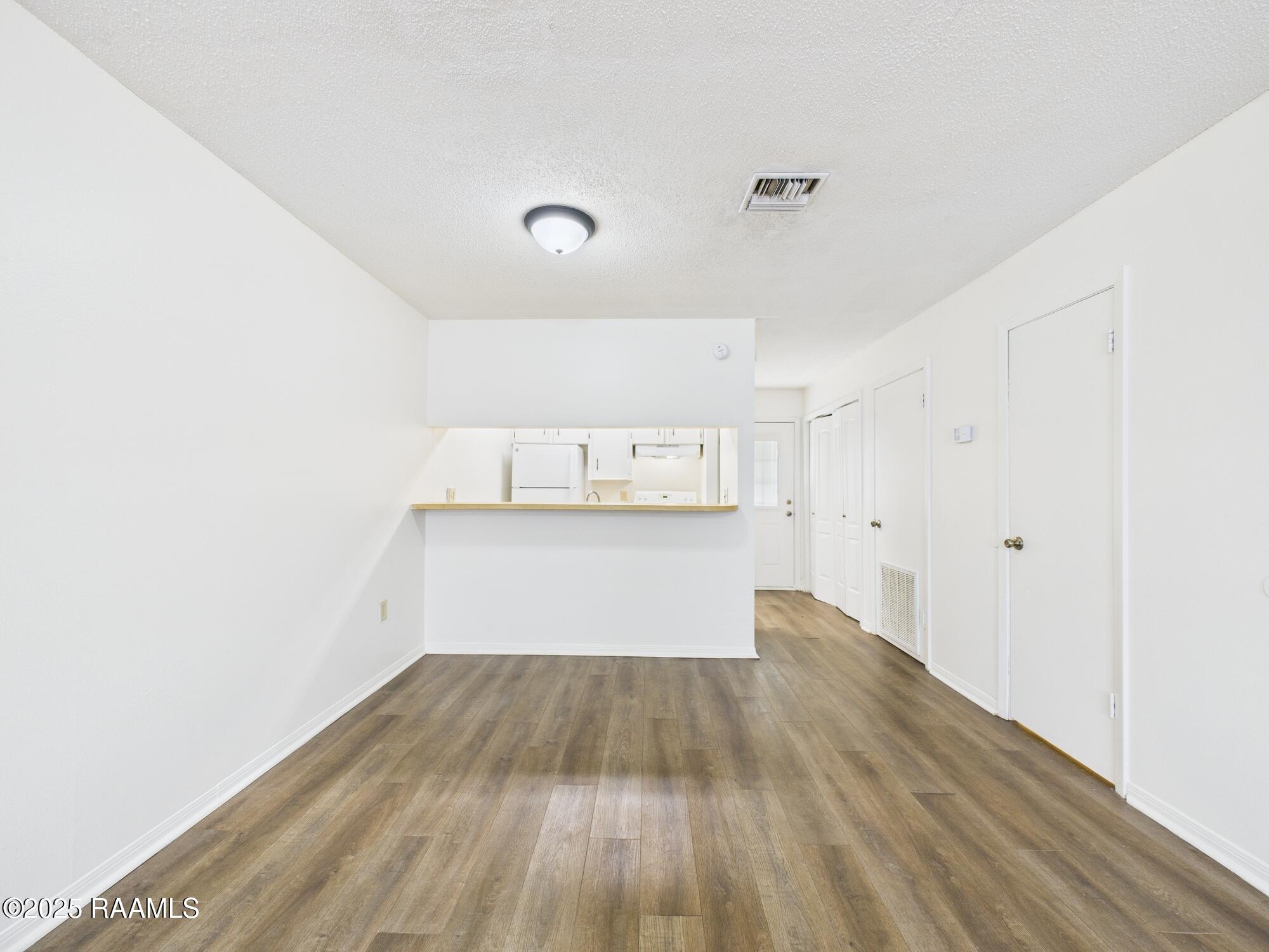 114 Country, Unit C Lafayette, LA 70508 - Photo 4 of 15 CAM04246G0-PR0175-STILL002