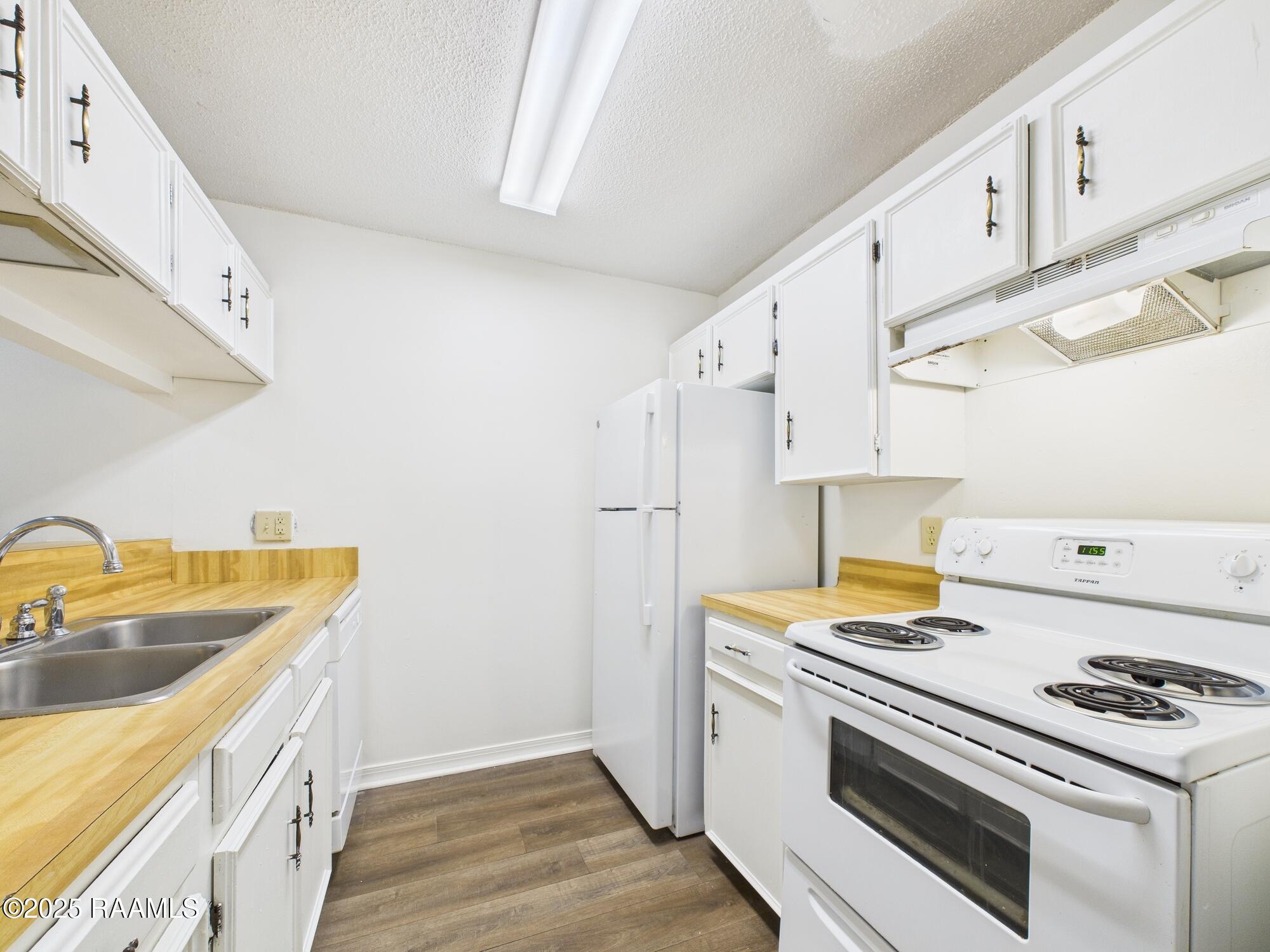 114 Country, Unit C Lafayette, LA 70508 - Photo 5 of 15 CAM04246G0-PR0175-STILL006