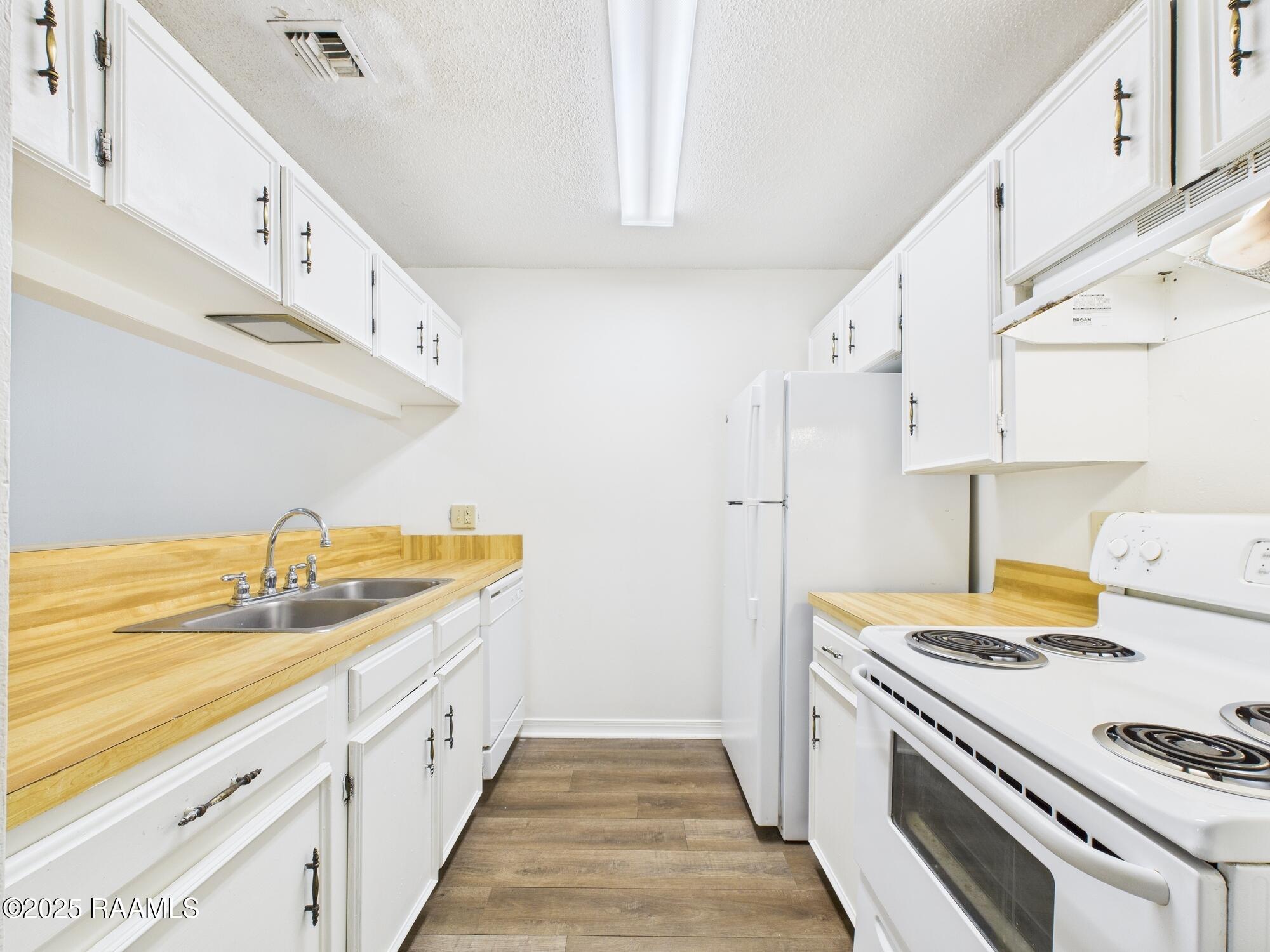 114 Country, Unit C Lafayette, LA 70508 - Photo 6 of 15 CAM04246G0-PR0175-STILL005