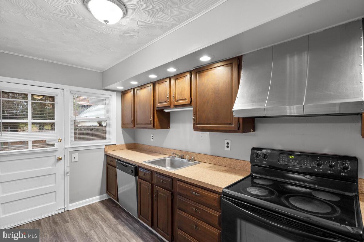 4926 Lindsay Road Baltimore, MD 21229 - Photo 14 of 37 KITCHEN
