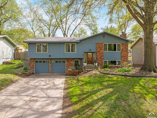 $360,000 | 2913 Chisholm Drive, Lawrence, KS 66047