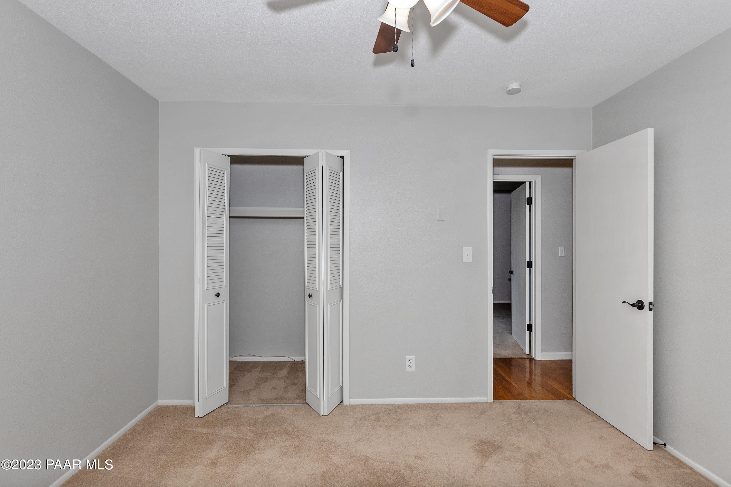 450 Valley Place Prescott, AZ 86301 - Photo 21 of 44 an empty room with chandelier fan