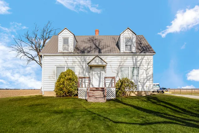 $350,000 | 9825 11000 North, Grant Park, IL 60940