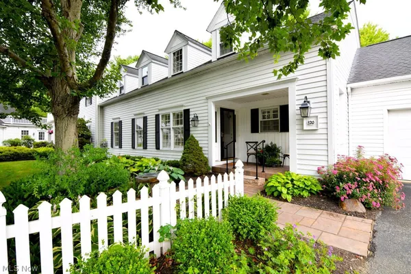 $565,000 | 120 Manor Brook Drive, Chagrin Falls, OH 44022