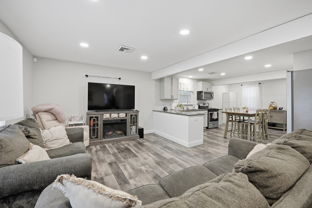 99 Lehigh Street Springfield, MA 01104 - Photo 5 of 25