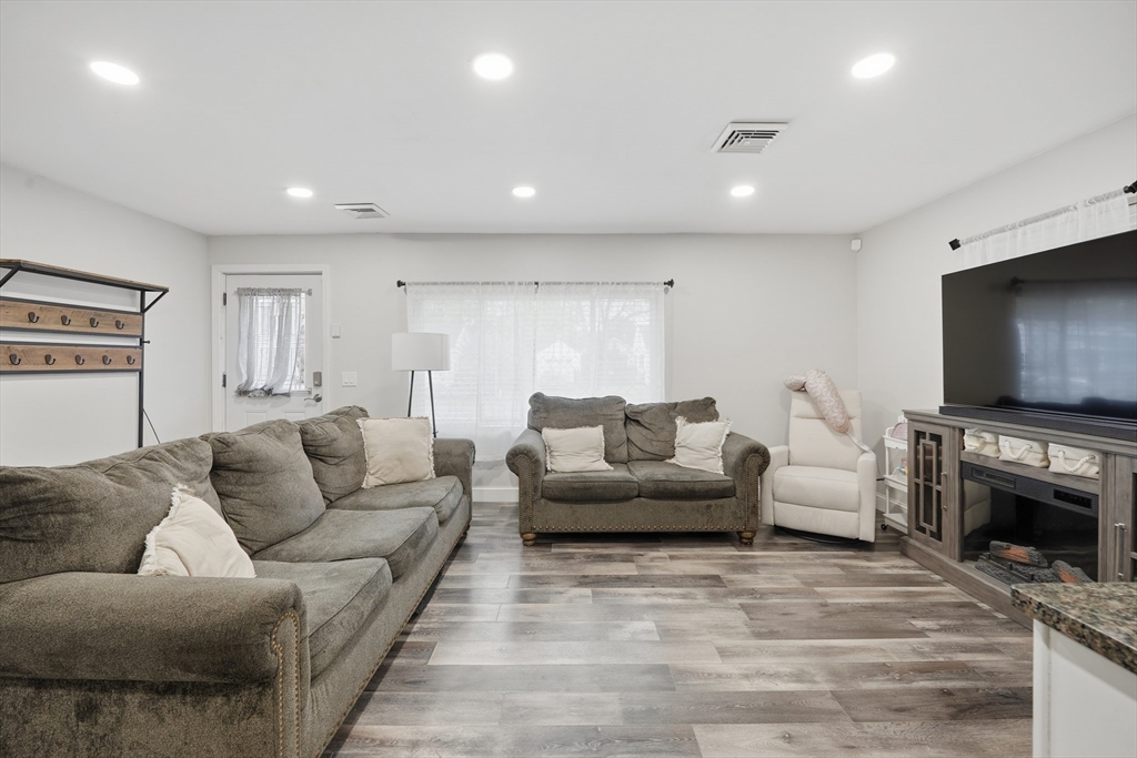 99 Lehigh Street Springfield, MA 01104 - Photo 6 of 25