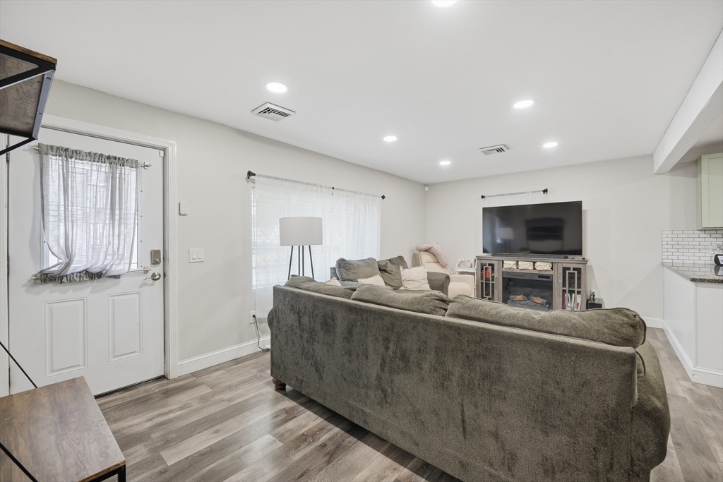 99 Lehigh Street Springfield, MA 01104 - Photo 7 of 25