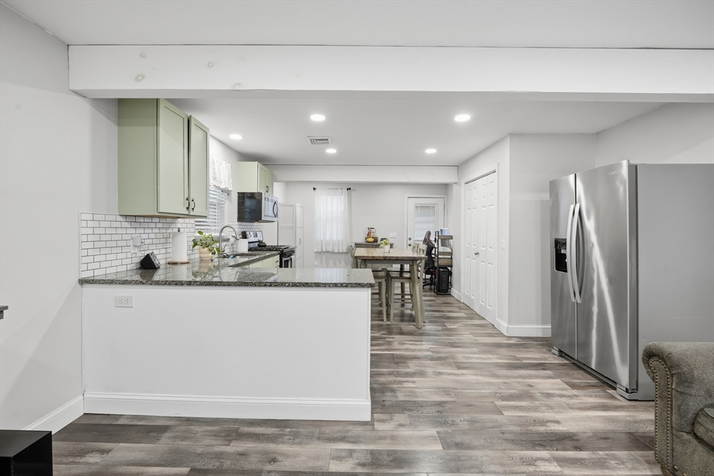 99 Lehigh Street Springfield, MA 01104 - Photo 9 of 25