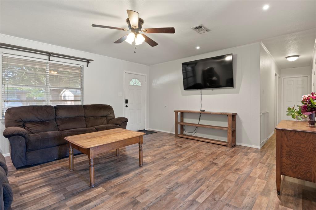 106 Wayne Street Sanger, TX 76266 - Photo 6 of 25