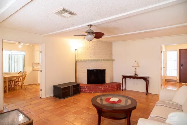 $299,900 | 8923 Hendon Lane, Houston, TX 77036