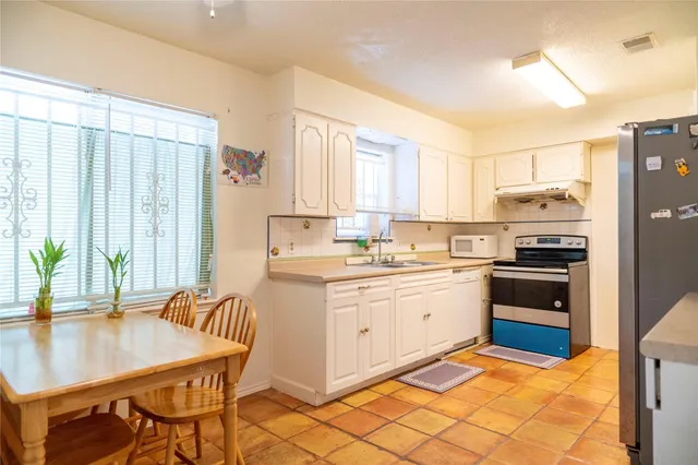 $299,900 | 8923 Hendon Lane, Houston, TX 77036