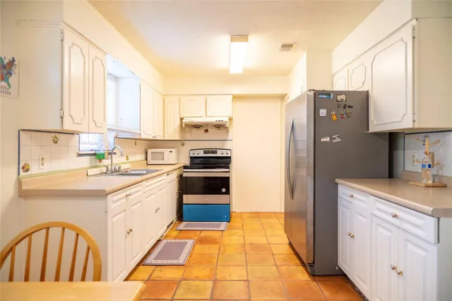 $299,900 | 8923 Hendon Lane, Houston, TX 77036