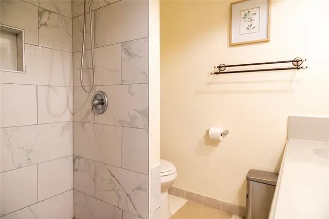 $299,900 | 8923 Hendon Lane, Houston, TX 77036