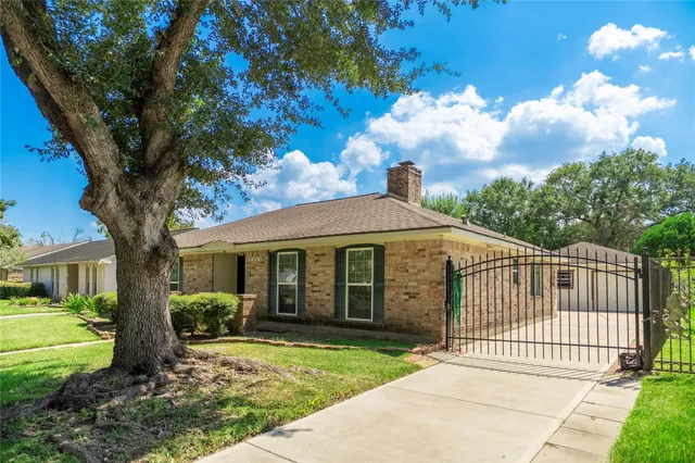 $299,900 | 8923 Hendon Lane, Houston, TX 77036