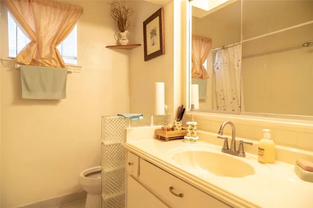 $299,900 | 8923 Hendon Lane, Houston, TX 77036