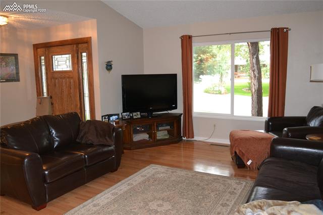 647 Red Cliff Road Colorado Springs, CO 80906 - Photo 3 of 18