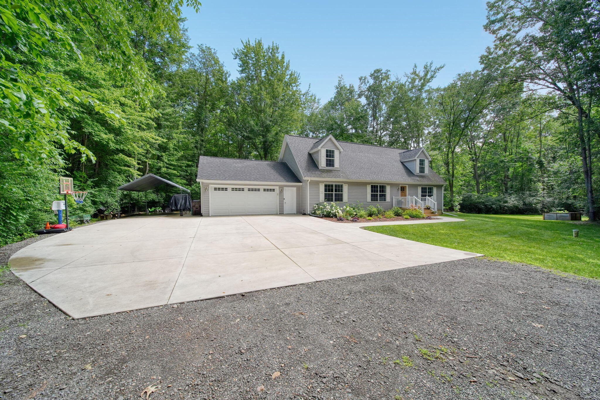 4909 Slayton Road Jackson, MI 49201 - Photo 32 of 41 left front