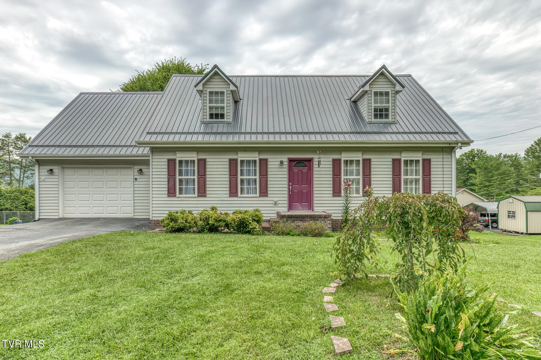 807 North Mohawk Drive Erwin, TN 37650 - Photo 1 of 39 807 N Mohawk Dr-1