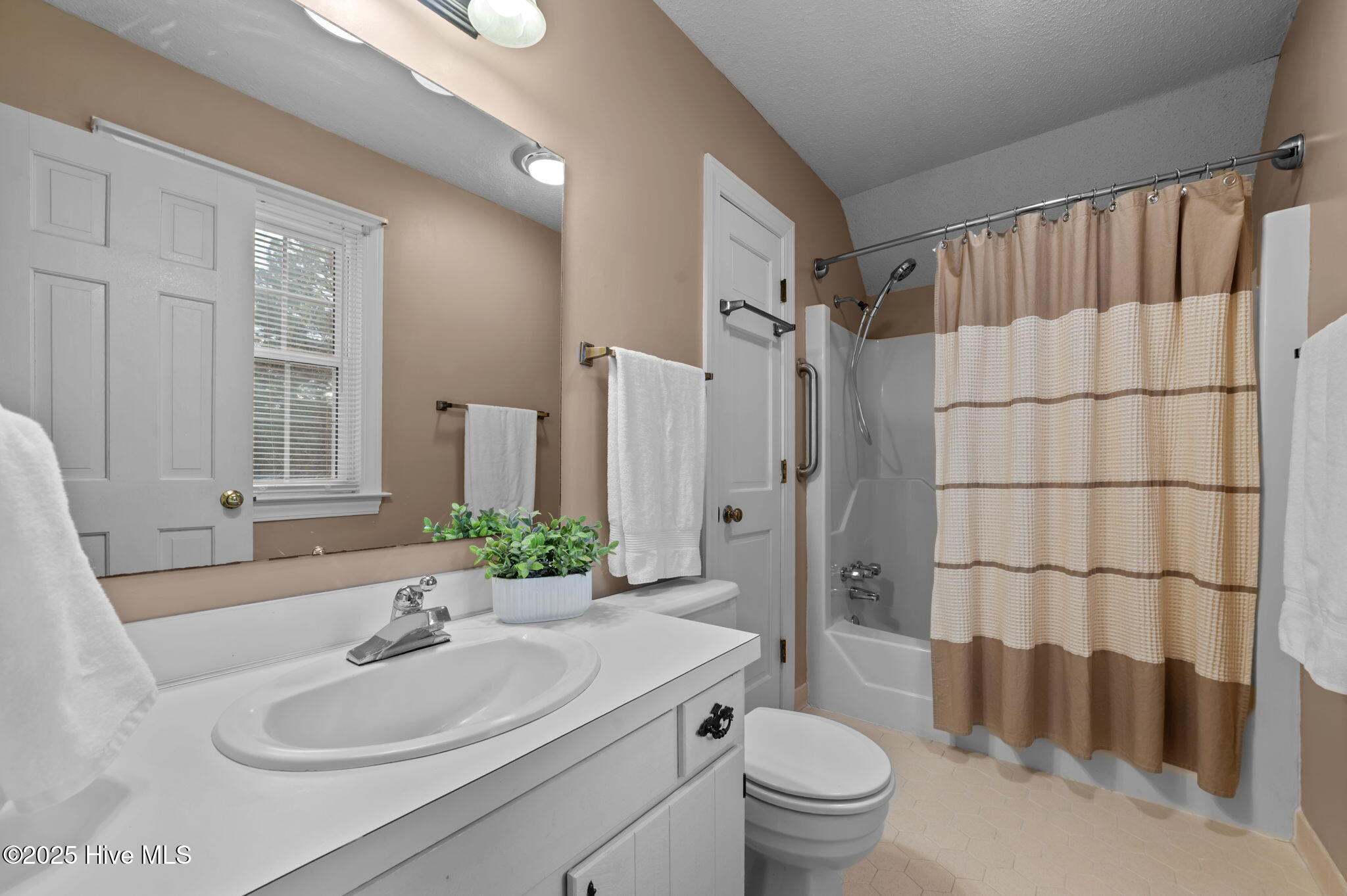 1404 Canterbury Road Tarboro, NC 27886 - Photo 17 of 42 Primary Bathroom