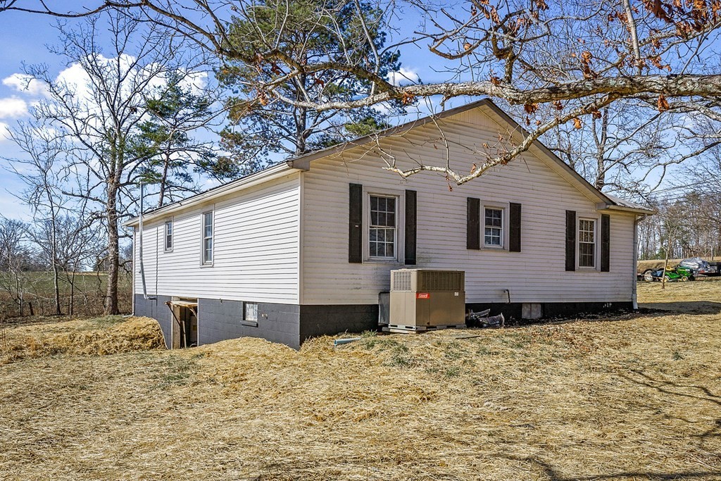 8626 Bockman Way Sparta, TN 38583 - Photo 24 of 25 a backyard of a house
