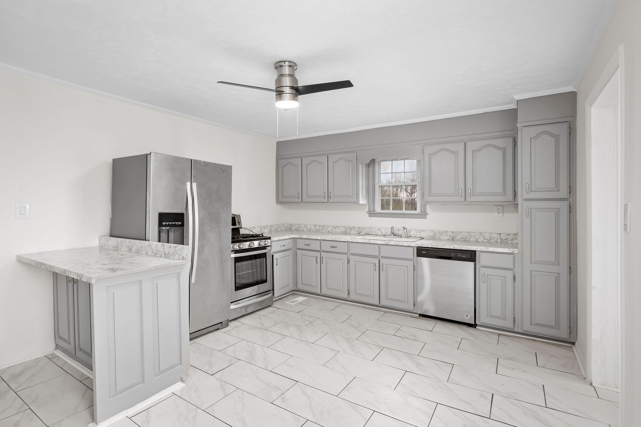 8626 Bockman Way Sparta, TN 38583 - Photo 9 of 25 a kitchen with granite countertop cabinets and stainless steel appliances
