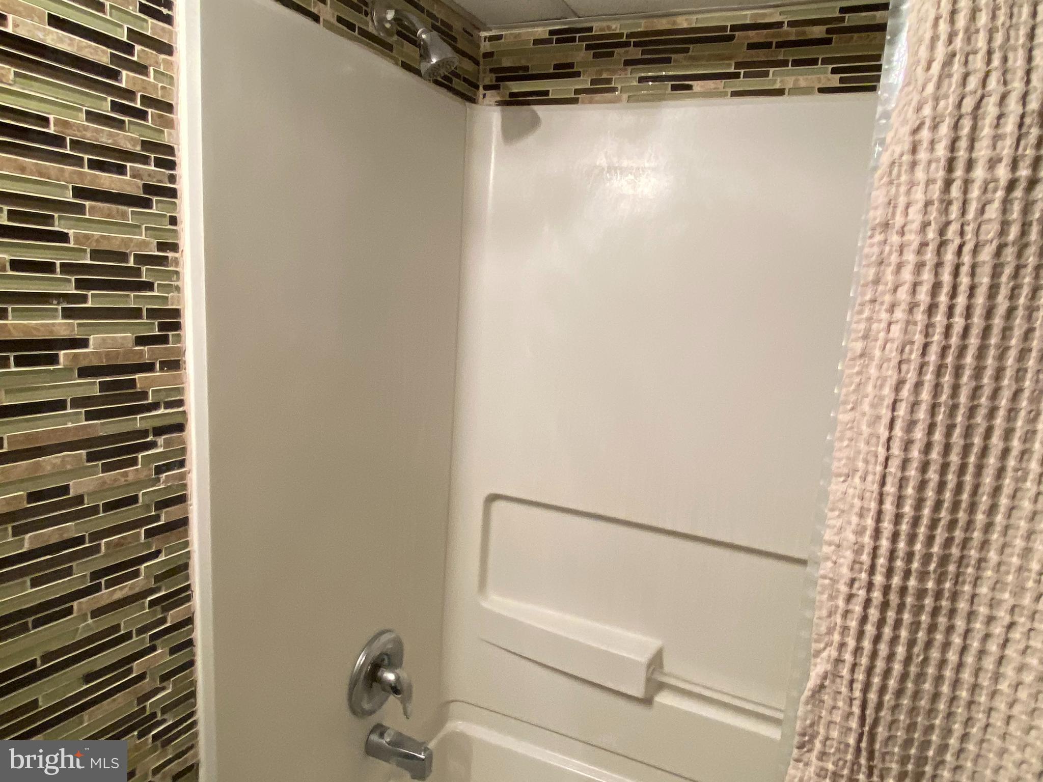 713 Grant Road Folcroft, PA 19032 - Photo 19 of 20 1 piece tub surround