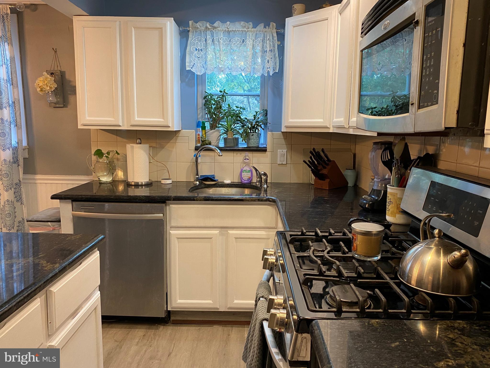 713 Grant Road Folcroft, PA 19032 - Photo 9 of 20 Stainless appliances