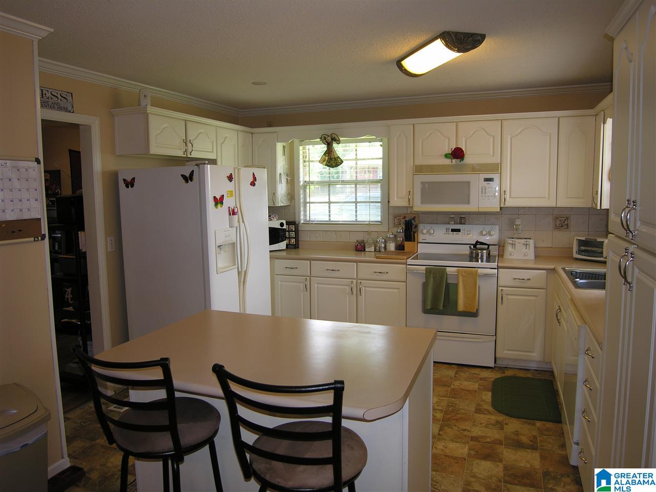 527 Edgeknoll Lane Birmingham, AL 35209 - Photo 3 of 30