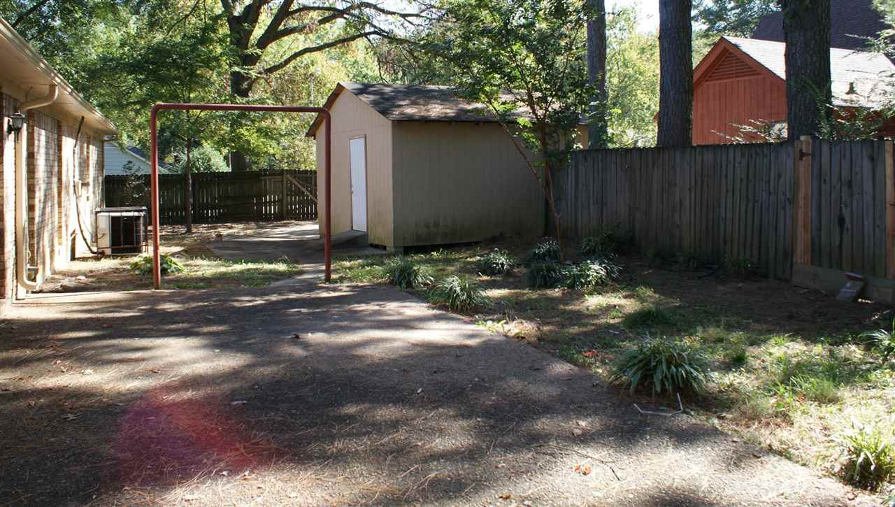 6205 Ridge Manor Drive Memphis, TN 38115 - Photo 4 of 8 a view of a house with a yard