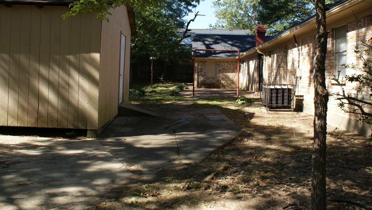 6205 Ridge Manor Drive Memphis, TN 38115 - Photo 6 of 8 a view of a yard with an outdoor space