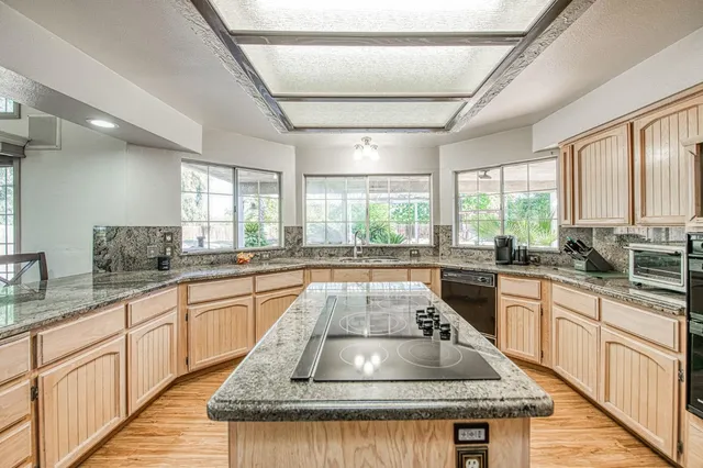 $869,500 | 10852 South Bethel Avenue, Selma, CA 93662