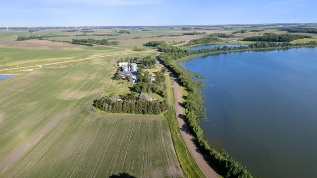 $520,000 | 65672 275th Street, Alden, MN 56009