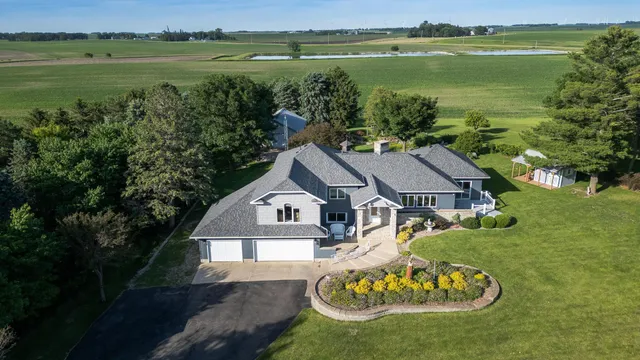 $520,000 | 65672 275th Street, Alden, MN 56009