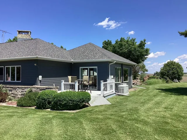 $520,000 | 65672 275th Street, Alden, MN 56009
