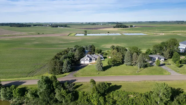 $520,000 | 65672 275th Street, Alden, MN 56009